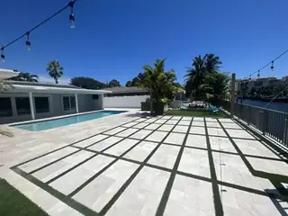 Artificial turf installation for landscaping, a putting green or pet area — project 07