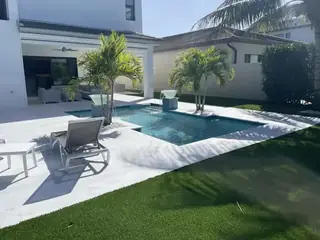 Artificial turf installation for landscaping, a putting green or pet area — project 08