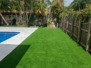 Artificial turf installation for landscaping, a putting green or pet area — project 15
