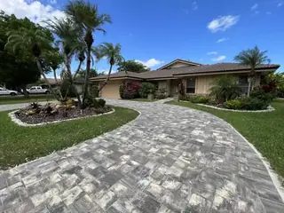 Paver driveway project by Five Star Pavers & Pool Remodels — project 15